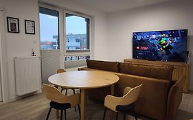 Kameralny Nowy Apartament W Centrum Miasta, Duzy Parking, Fv, Luksusowo Wyposazony, Ps5, Balkon, Klimatyzacja, Taras, Winda, Wyposazona Kuchnia